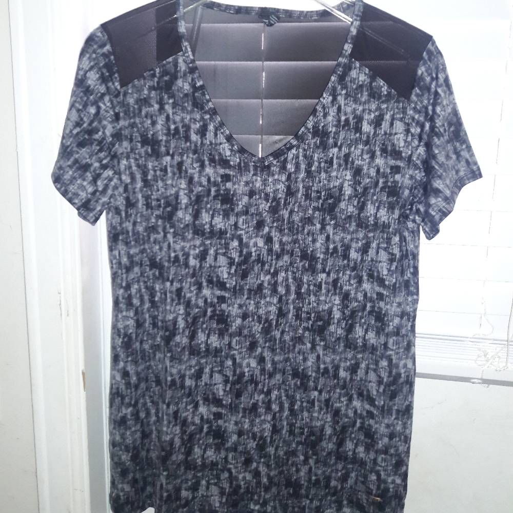 Live Limitless Women's active top. Size L